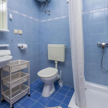 1 Bedroom Beautiful In *