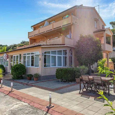 Apartment 1 Bedroom Beautiful In *